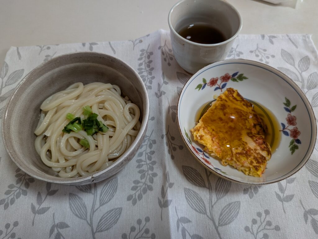 26日目 昼食:温うどんとあんかけ玉子焼きのシンプルセット