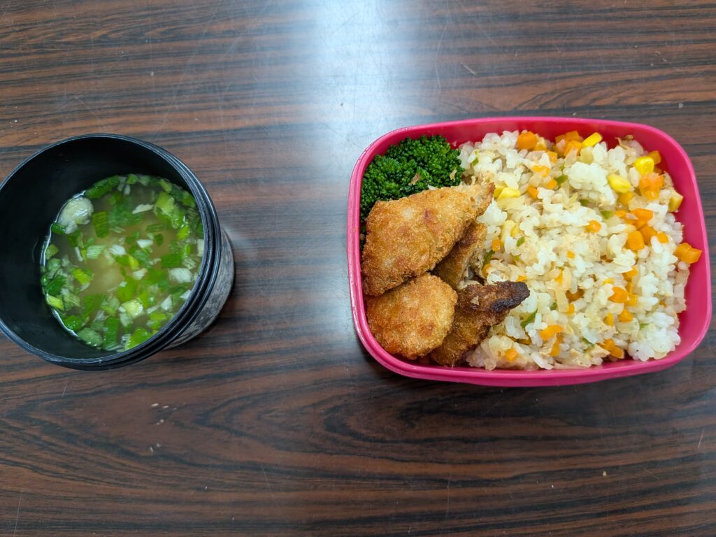 43日目 昼食:
・ピラフ
・白身魚フライ
・コロッケ
・ブロッコリー
・インスタント味噌汁