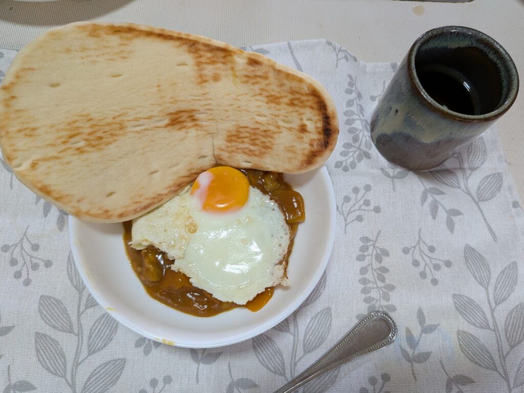 55日目 昼食:
・ナン
・カレー
・目玉焼き