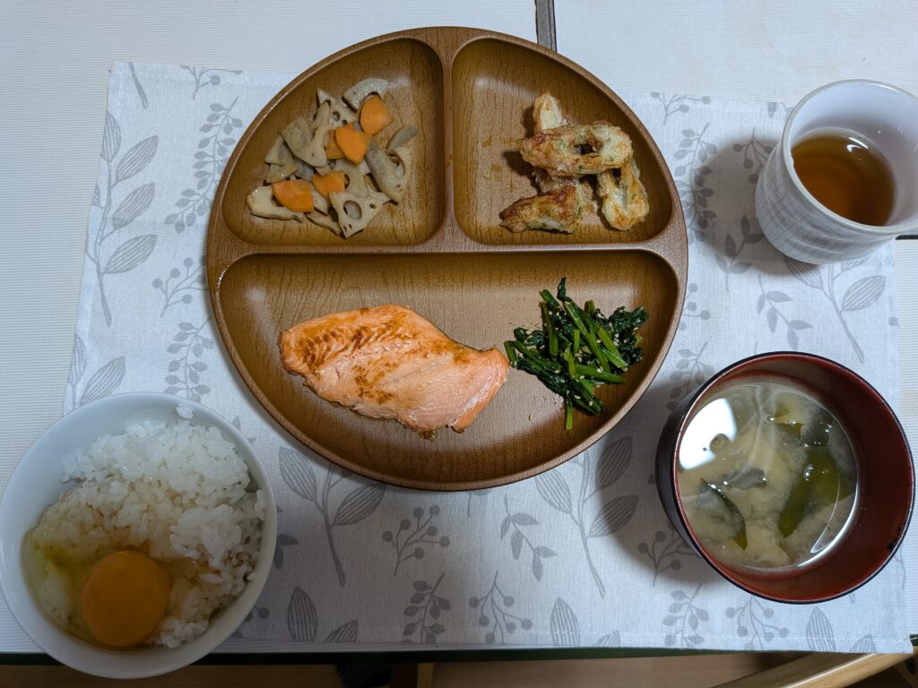 61日目夕食
・卵かけご飯
・焼き鮭
・ほうれんそう
・れんこんとにんじんのきんぴら
・味噌汁