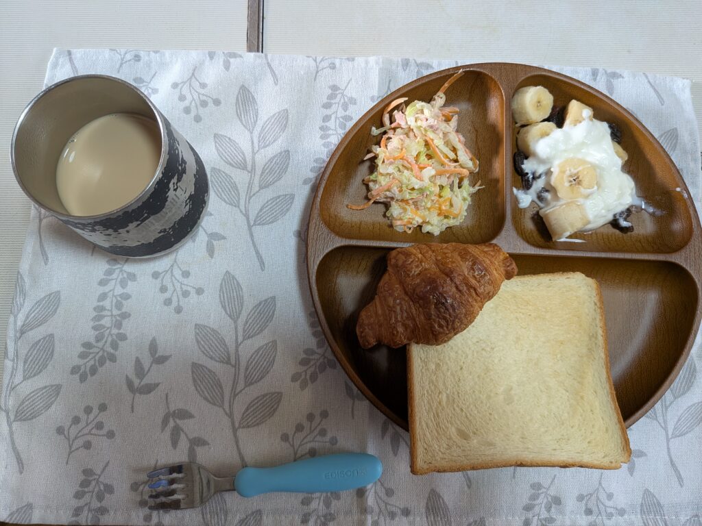 63日目朝食
・クロワッサン
・食パン
・ヨーグルト&バナナ&レーズン
・コールスロー
・無糖カフェオレ